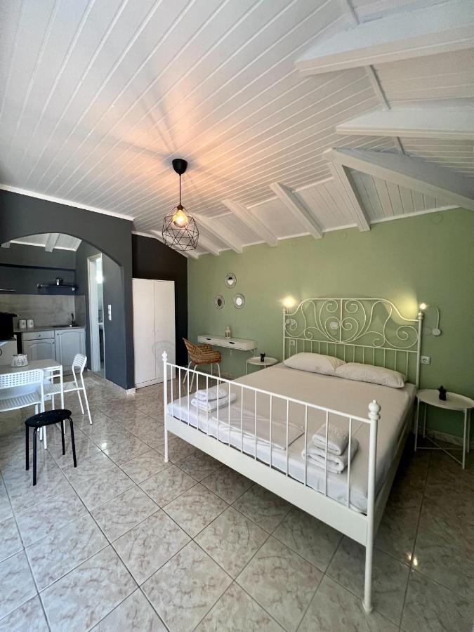 Issos Studios Agios Georgios  Exterior photo